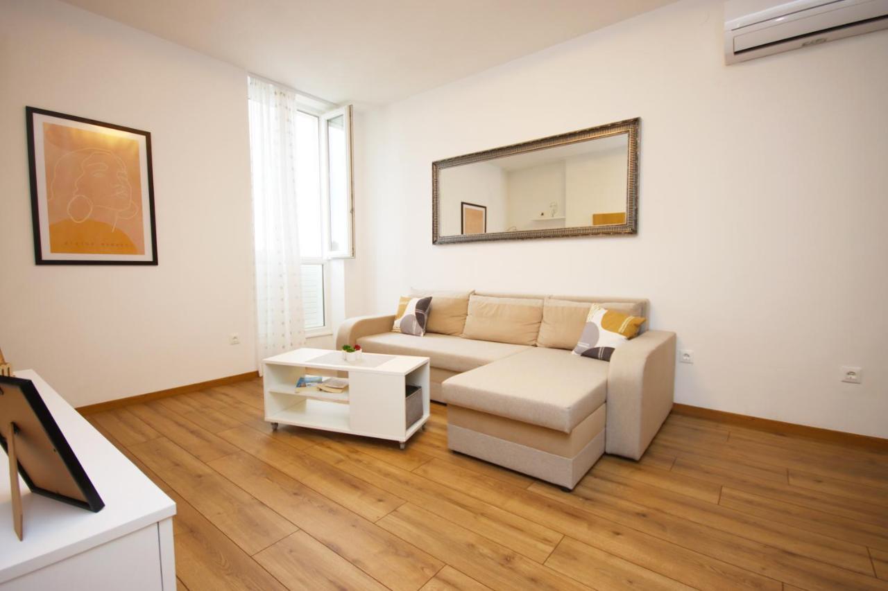 Apartment Passage *
