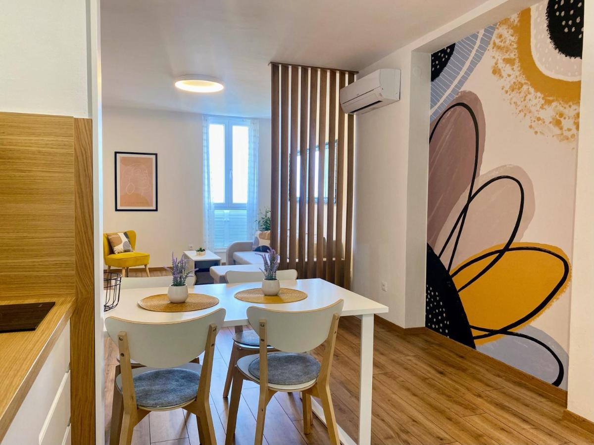 Passage Apartment *